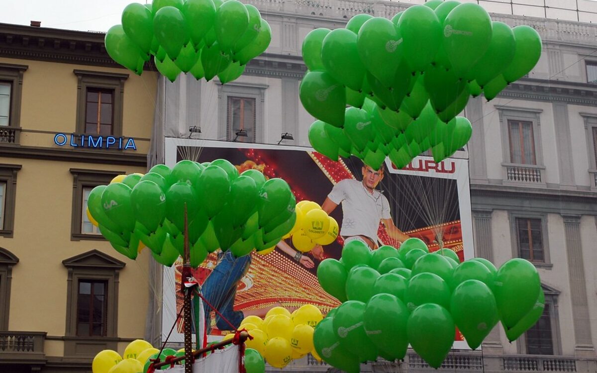 Globos de colores en una fiesta infantil animada por recreacionistas en Boyacá